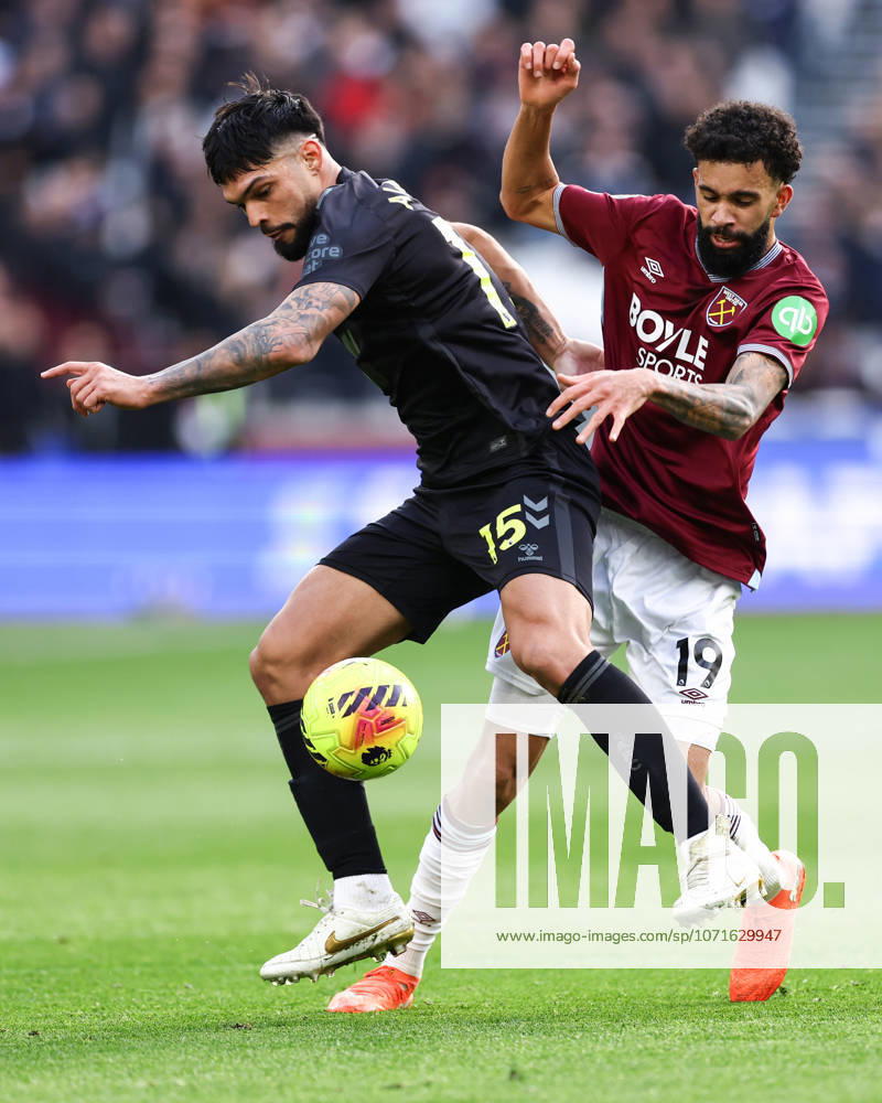 West Ham United gegen Sunderland 24. Januar 2026, London Premier League Fußball West Ham United gegen Sunderland Edson Alvarez von West Ham United und Omar Alderete von Sunderland Foto Jacques Feeney Abseits London UK