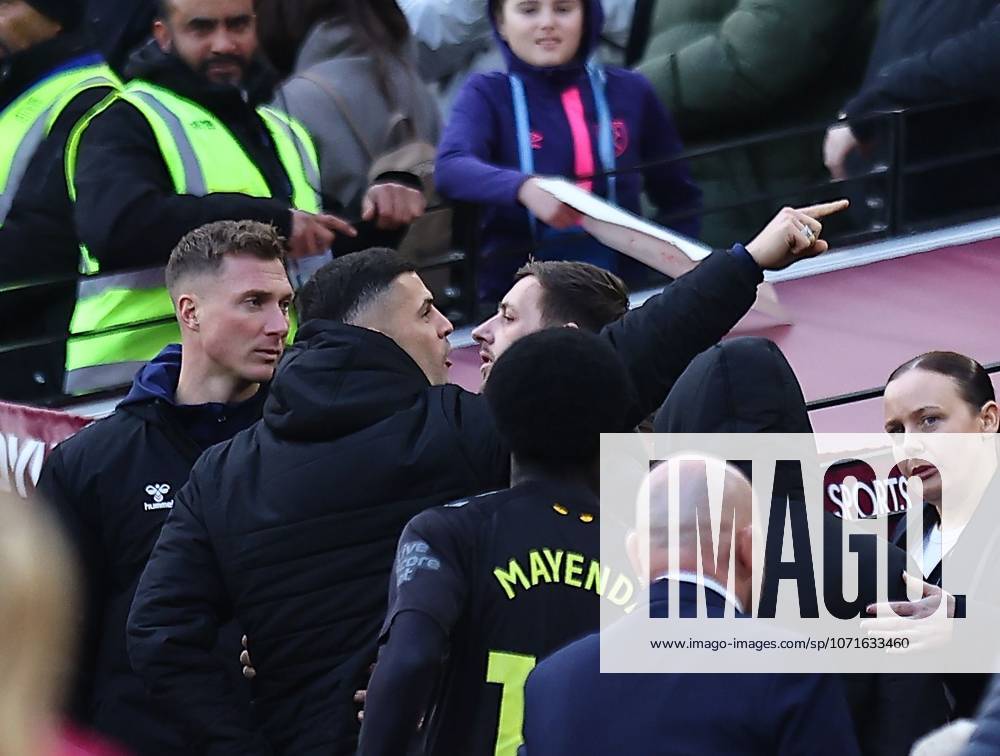 Granit Xhaka of Sunderland gestures towards West Ham United fans West Ham United v Sunderland, Premier League, Football, London Stadium, London, UK - 24 Jan 2026London London Stadium United Kingdom