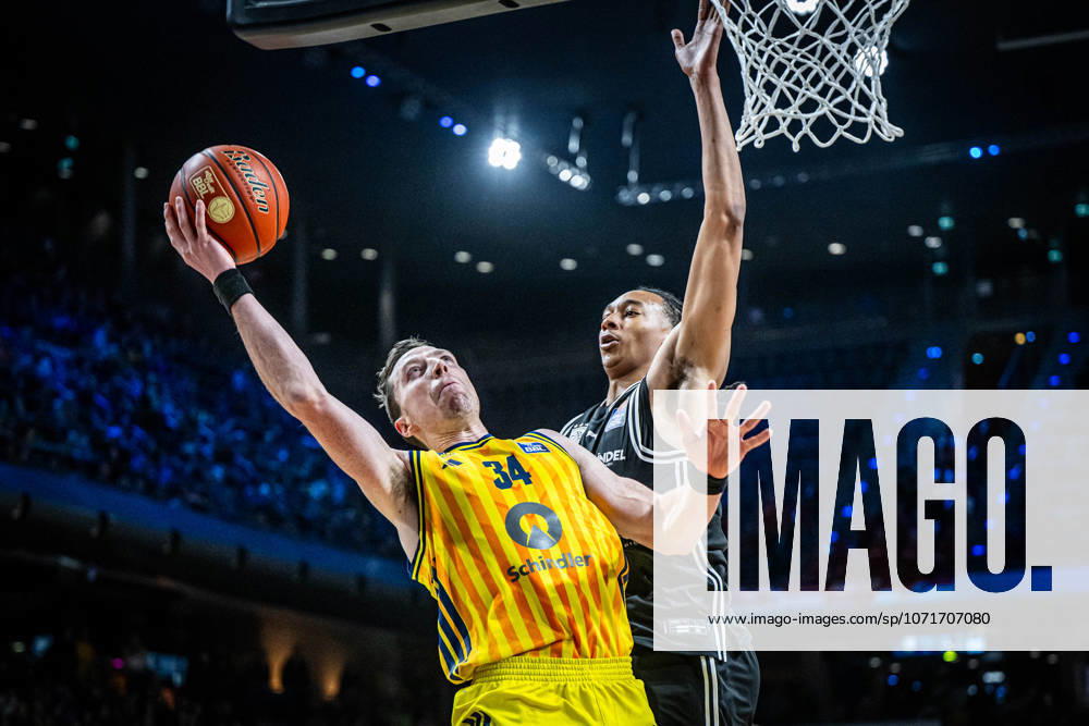 Basketball Berlin 25 01 2026 Season 2025 2026 EasyCredit BBL 1 Bundesliga Men, Men Alba Berlin BMA365 Bamberg Baskets Justin Bean Alba Berlin, No 34 Austin Crowley Bamberg, No 55