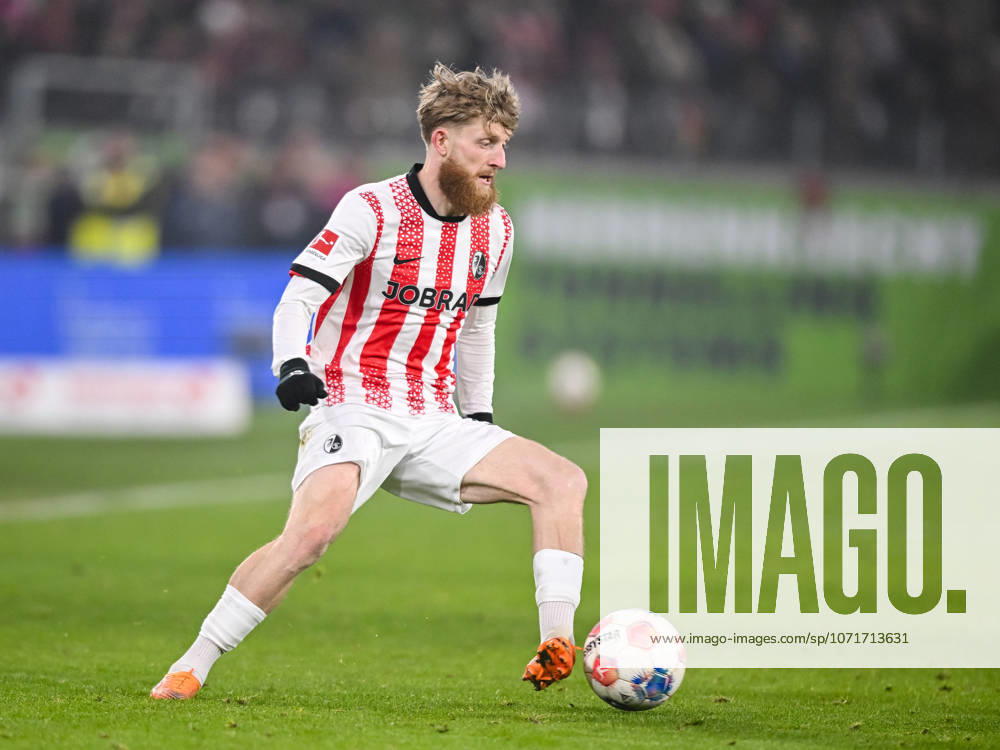 Jan Niklas Beste SC Freiburg in action, am Ball, Einzelaktion waehrend des spiels der Bundesliga zwischen Sport Club Freiburg und 1 FC Köln, Europa Park Stadion am 25 January 2026 in Freiburg, Germany Photo by Harry Langer DeFodi Images Jan Niklas Beste SC Freiburg controls the Ball during the Bundesliga match between Sport Club Freiburg and 1 FC Köln at Europa Park Stadion on January 25, 2026 in Freiburg, Germany Photo by Harry Langer DeFodi Images DFL regulations prohibit any use of photographs as image sequences and or quasi video Photo by Harry Langer DeFodi Images DFL regulations prohibit any use of photographs as image sequences and or quasi video