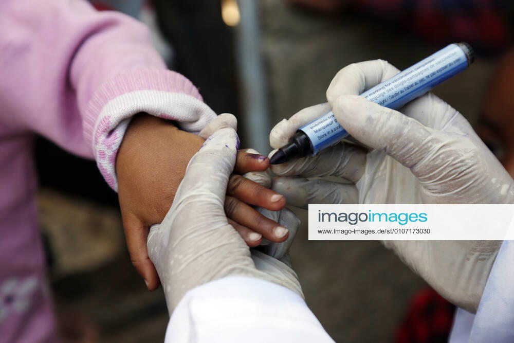 (201128) -- SANAA, Nov. 28, 2020 -- A medical worker marks a child s finger after giving her a dose of polio vaccine in Sanaa, Yemen, on Nov. 28, 2020. Yemen s health authorities on Saturday launched a polio vaccination campaign for more than 4 million children in the north of the war-torn country. The three-day campaign is supported by the World Health Organization, the UNICEF and other international aid agencies, the local health authorities said in a statement. (Photo by Xinhua) YEMEN-SANAA-CHILDREN-POLIO VACCINATION MohammedxMohammed