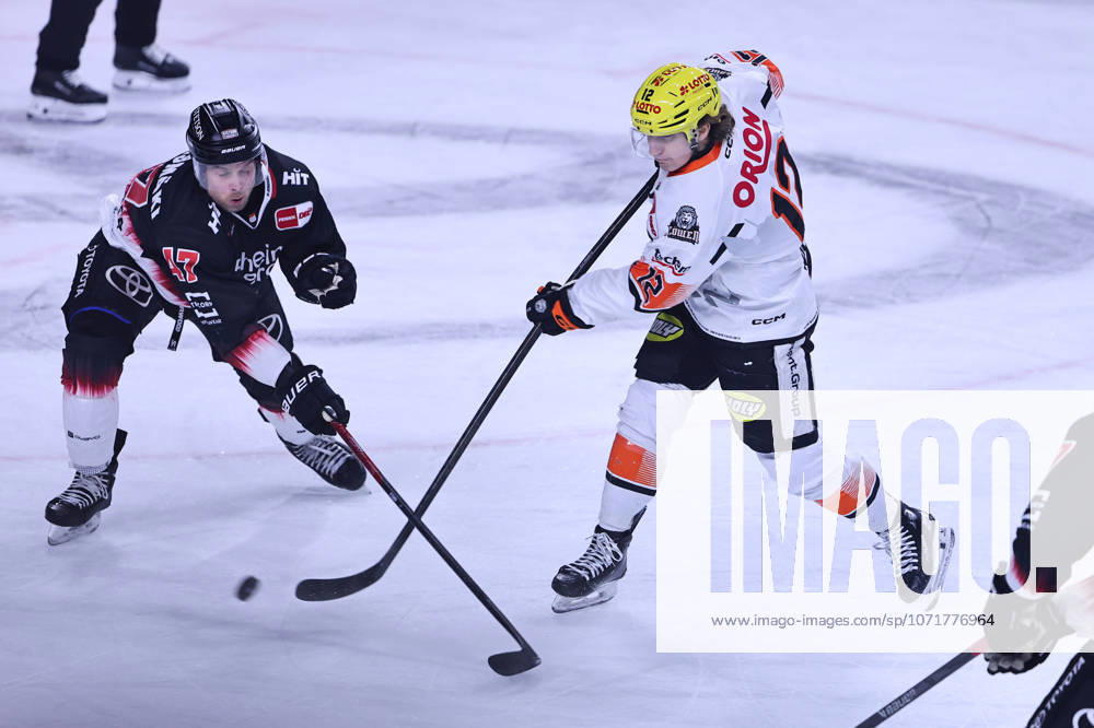 Veli Matti Vittasmaeki Koelner Haie, 47 in duel with Noah Dunham Loewen Frankfurt, 12 GER, Koelner Haie vs Loewen Frankfurt, Ice Hockey, DEL, 44 Matchday, Season 2025 2026, 27 01 2026 GER, Koelner Haie vs Loewen Frankfurt, Ice Hockey, DEL, 44 Matchday, Season 2025 2026, 27 01 2026 Koeln