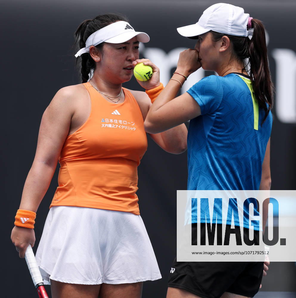 (260128) -- MELBOURNE, Jan. 28, 2026 -- Wu Fang-Hsien Hozumi Eri (L) communicate during the women s doubles quarterfinal match between Zhang Shuai (China) Elise Mertens (Belgium) and Wu Fang-Hsien (Chinese Taipei) Hozumi Eri (Japan) at the Australian Open tennis tournament in Melbourne, Australia, Jan. 28, 2026. ) (SP)AUSTRALIA-MELBOURNE-TENNIS-AUSTRALIAN OPEN-WOMEN S DOUBLES-QUARTERFINALS MaxPing