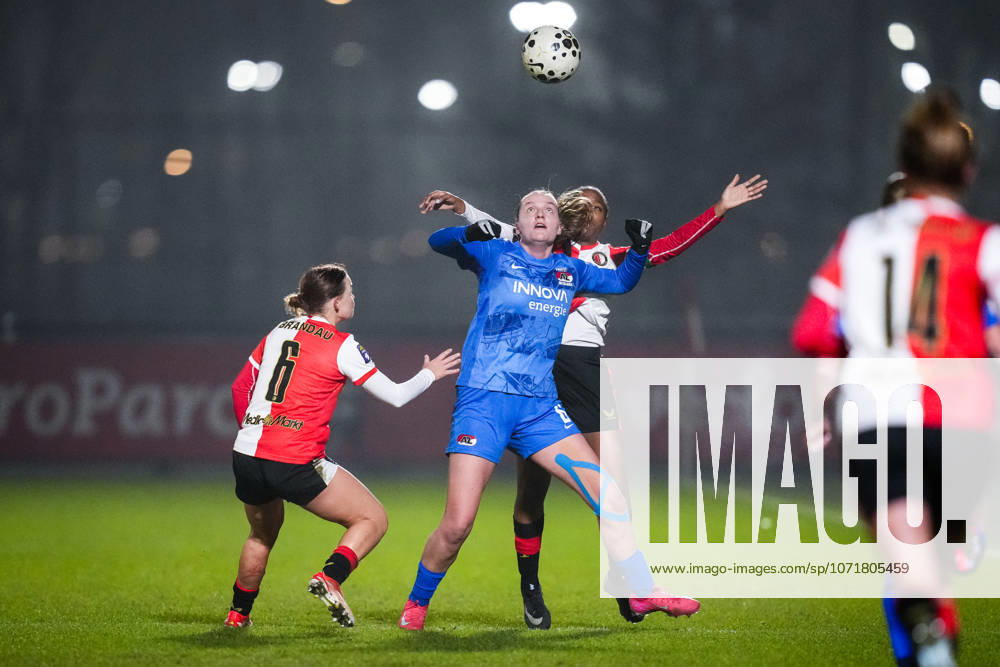 Eurojackpot Vrouwen KNVB beker: Feyenoord V1 v AZ Alkmaar V1 Rotterdam - Justine Brandau of Feyenoord Rotterdam, Jet van Beijeren of AZ Alkmaar, Celainy Obispo of Feyenoord Rotterdam during the quarter final of the Eurojackpot Vrouwen KNVB beker in season 2025 2026. The match is set between Feyenoord V1 and AZ Alkmaar V1 at Nieuw Varkenoord on 28 January 2026 in Rotterdam, The Netherlands. (VK Sportphoto Danny de Groot)