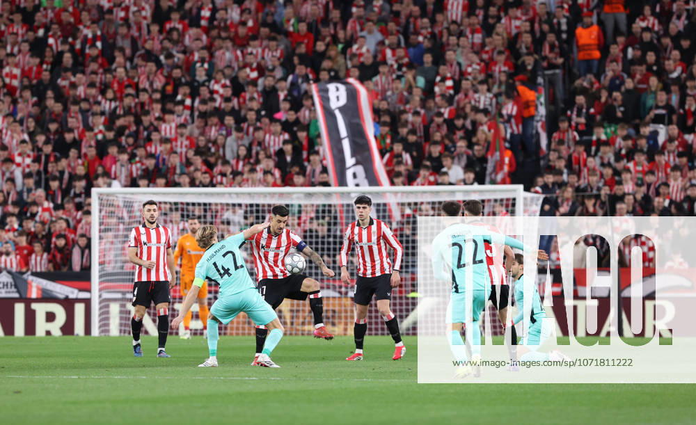 Athletic Club Bilbao vs Sporting CP 2025-26 UEFA Champions League, Bilbao, Spain, 28 January 2026. Yuri Berchiche (Athletic Club) and Morten Hjulmand (Sporting Portugal) battle for the ball, Credit:Juan Lazkano Photobilbao Avalon Bilbao, Basque Country, Spain