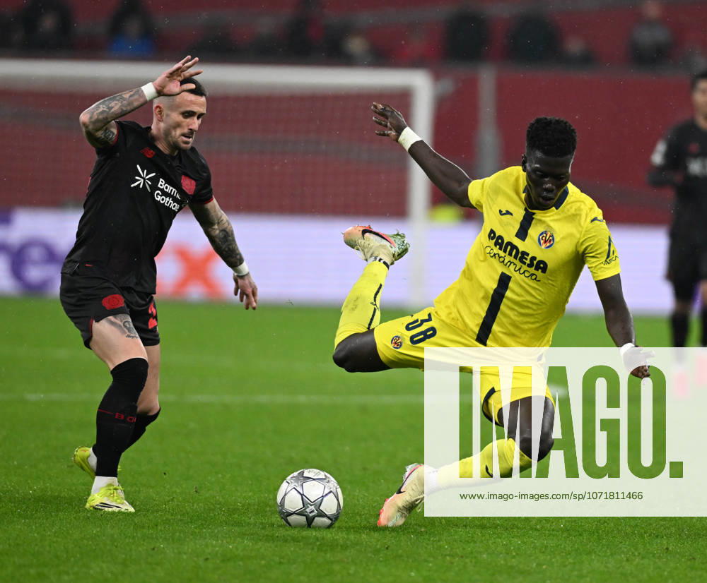 Football , UEFA Champions League , 2025 2026 , Bayer Leverkusen vs FC Villarreal Aleix Garcia Bayer 04 Leverkusen , left and Diatta Alassanne Villarreal Leverkusen