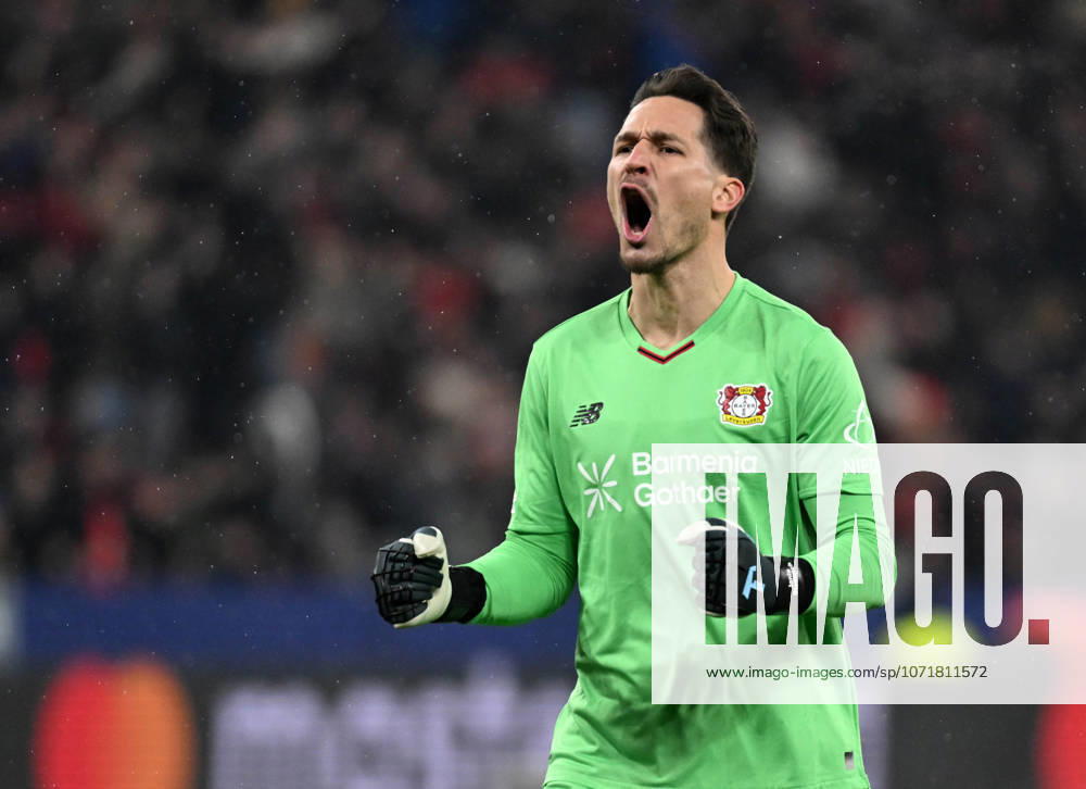 Football , UEFA Champions League , 2025 2026 , Bayer Leverkusen vs FC Villarreal Janis Blaswich Bayer 04 Leverkusen after 1 - 0 for Bayer 04 Leverkusen