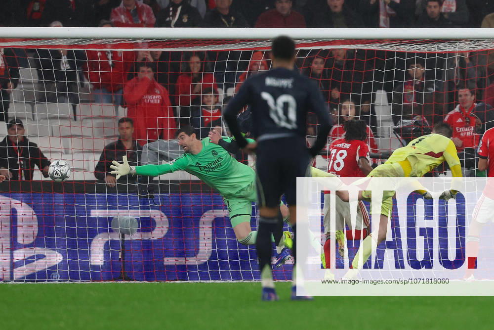 FBL UEFA Champions League 2025 26 SL Benfica Real Madrid goalkeeper Anatoliy Trubin S L Benfica scores the goal to 4 2, Thibaut Courtois Real Madrid during the UEFA Champions League 2025 26 League Phase MD8 match between Sport Lisboa e Benfica and Real Madrid at Estadio da Luz on Wednesday 28 January 2026 in Lisbon, Portugal