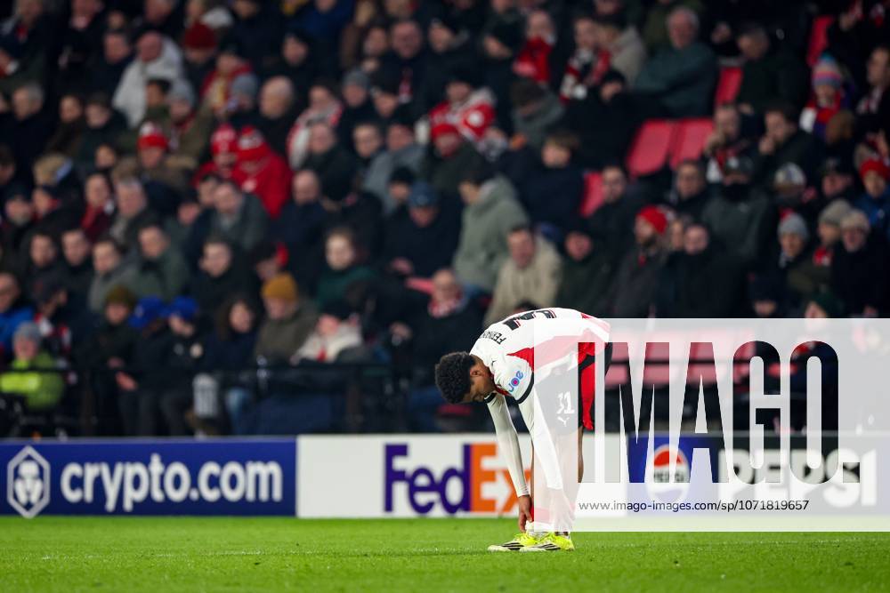 EINDHOVEN - Noah Fernandez of PSV Eindhoven reacts to the 0-1 during the UEFA Champions League match between PSV Eindhoven and FC Bayern Munich at the Phillips Stadium on January 28, 2026, in Eindhoven, Netherlands. BART STOUTJESDIJK ANP UEFA Champions League 2025-2026 ANPxSportx IVx 548926384 originalFilename: 548926384