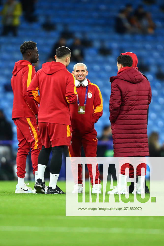 Manchester City v Galatasaray S.K., UEFA Champions League Lucas Torreira of Galatasaray talks with players ahead of the Manchester City v Galatasaray S.K. UEFA Champions League MD8 match at the Etihad Stadium, Manchester, England on 28 January 2026 Credit: Luke Williams Every Second Media Editorial use only. All images are copyright Every Second Media Limited. No images may be reproduced without prior permission.