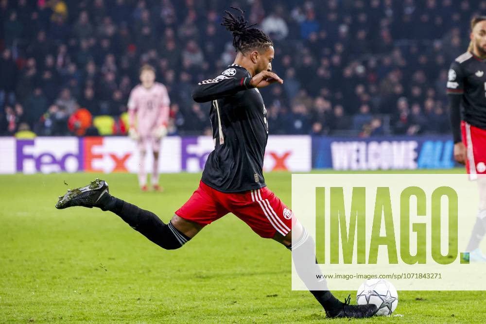 Michael Olise of FC Bayern Munchen shoots on goal PSV Eindhoven v FC Bayern Munchen, UEFA Champions League 2025 26 League Phase MD8, PSV Eindhoven v FC Bayern Munchen, PSV Stadion, January 28, 2026, Eindhoven, Netherlands.