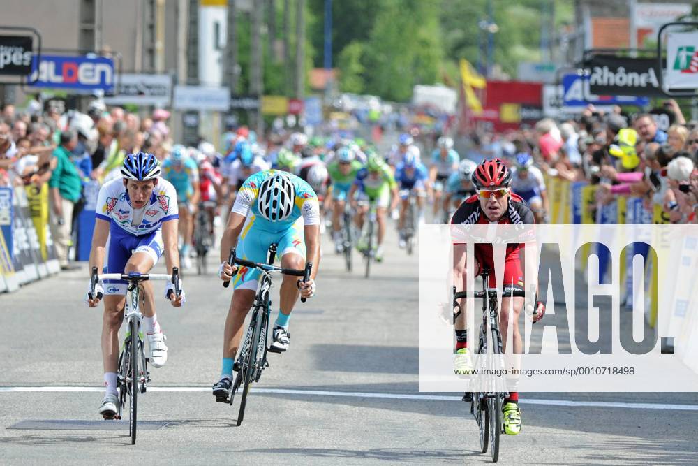 Cadel EVANS ( AUS BMC Racing Team ) gewinnt die erste Etappe des Criterium du Dauphine - Zweiter wird Jerome COPPEL ( FRA Saur - Sojasun ) - Finish - Event: Criterium du Dauphine - 1.Etappe - Seyssins nach Saint Vallier 187.0 km - Location: Saint Vallier - Frankreich - Europa - Datum: 04.06.2012 - Contact