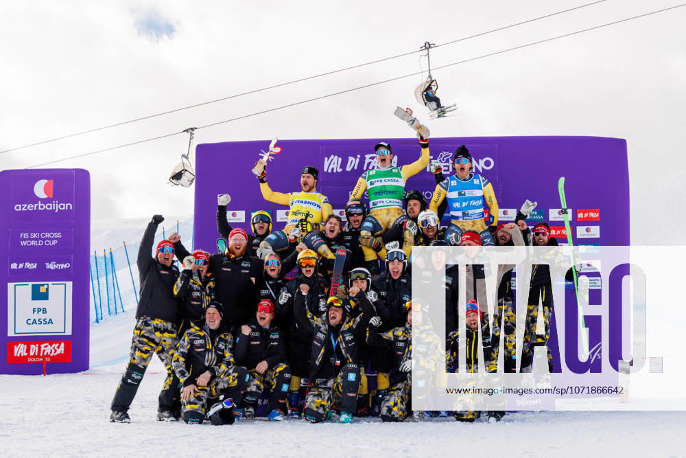 SKI CROSS - FIS SX WC Val di Fassa VAL DI FASSA,ITALY,30.JAN.26 - SKI CROSS - FIS World Cup, ladies, men. Image shows the rejoicing of Cornel Renn (GER). Florian Wilmsmann (GER) and Tim Hronek (GER) with team Germany. GEPAxpictures Klansek