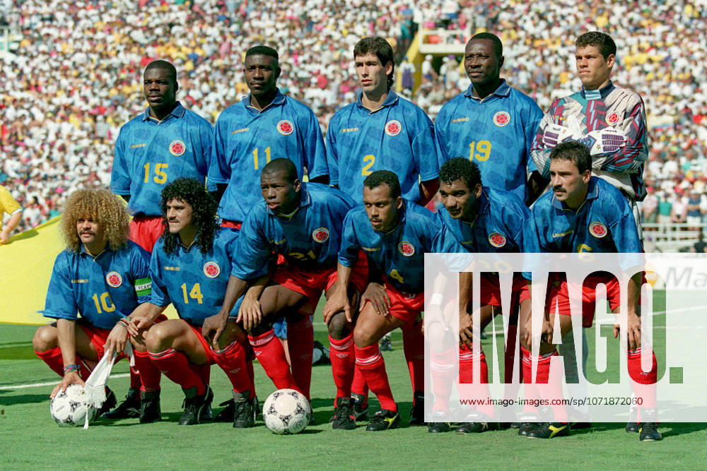 Colombia V Romania, FIFA World Cup, WM, Weltmeisterschaft, Fussball Finals Group A Colombian team group, Mannschaftsbild, Totale (br) Luis Carlos Perea, Adolfo Valencia, Andres Escobar, Freddy Rincon, Oscar Cordoba, (fr) Carlos Valderrama, Leonel Alvarez, Faustino Asprilla, Luis Herrera, Wilson Perez, Gabriel Gomez before the FIFA World Cup Finals Group A match between Colombia and Romania at Rose Bowl In Pasadena on June 18, 1994 in California, United States. California Rose Bowl In Pasadena United States United States