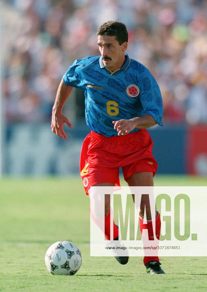 Colombia V Romania, FIFA World Cup, WM, Weltmeisterschaft, Fussball Finals Group A Gabriel Gomez of Colombia on the ball during the FIFA World Cup Finals Group A match between Colombia and Romania at Rose Bowl In Pasadena on June 18, 1994 in California, United States. California Rose Bowl In Pasadena United States United States