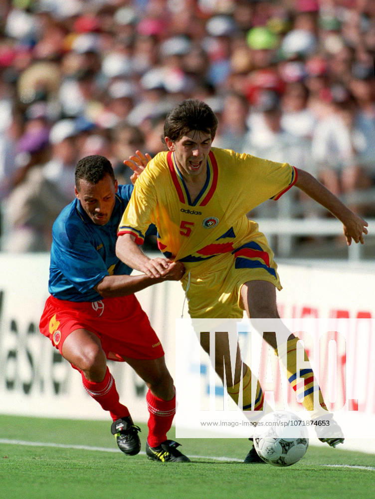 Colombia V Romania, FIFA World Cup, WM, Weltmeisterschaft, Fussball Finals Group A Ioan Lupescu of Romania and Luis Herrera of Colombia challenge during the FIFA World Cup Finals Group A match between Colombia and Romania at Rose Bowl In Pasadena on June 18, 1994 in California, United States. California Rose Bowl In Pasadena United States United States