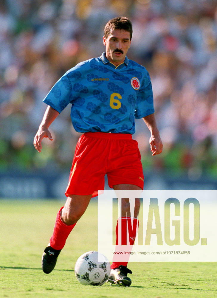 Colombia V Romania, FIFA World Cup, WM, Weltmeisterschaft, Fussball Finals Group A Gabriel Gomez of Colombia on the ball during the FIFA World Cup Finals Group A match between Colombia and Romania at Rose Bowl In Pasadena on June 18, 1994 in California, United States. California Rose Bowl In Pasadena United States United States