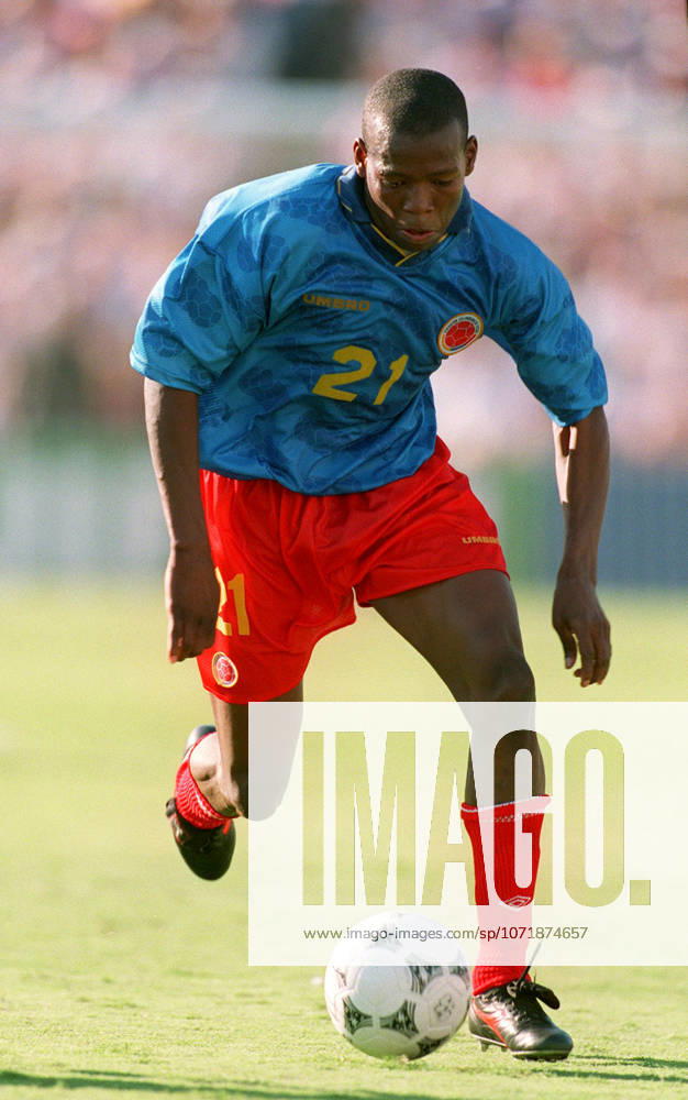 Colombia V Romania, FIFA World Cup, WM, Weltmeisterschaft, Fussball Finals Group A Faustino Asprilla of Colombia on the ball during the FIFA World Cup Finals Group A match between Colombia and Romania at Rose Bowl In Pasadena on June 18, 1994 in California, United States. California Rose Bowl In Pasadena United States United States