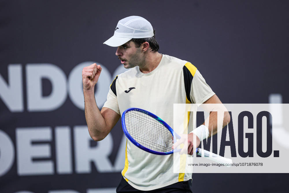 Indoor Oeiras Open 2 - Jaime Faria VS Alexis Galarneau Jaime Faria of Portugal competes against Alexis Galernau of Canada during the second round of the Indoor Oeiras Open 2026 - Challenger Tour Tennis at Clube de Tenis do Jamor in Oeiras, Portugal, on January 30, 2026. Lisbon Lisboa Portugal