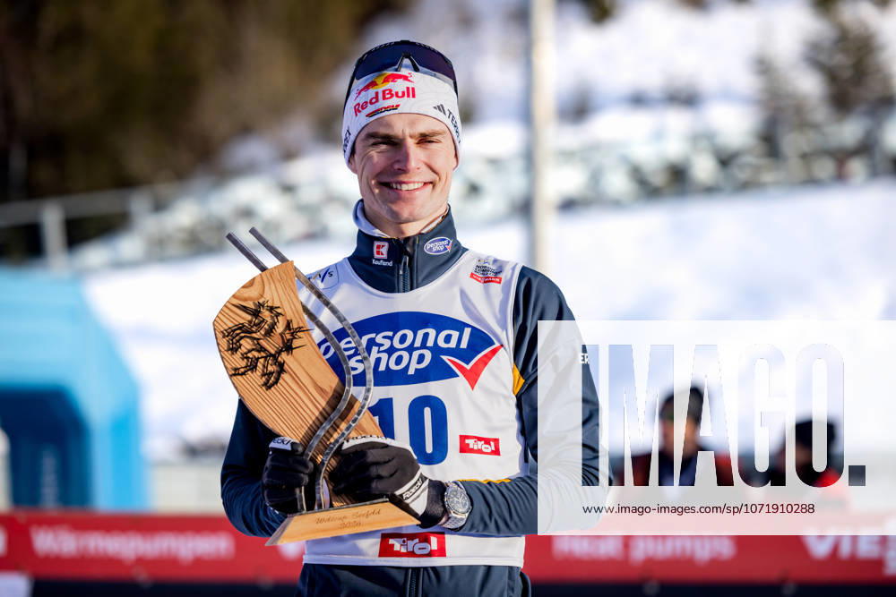 NORDIC COMBINED - FIS WC Seefeld SEEFELD,AUSTRIA,31.JAN.26 - NORDIC SKIING, NORDIC COMBINED, CROSS COUNTRY - FIS World Cup, 7.5km individual compact race, men. Image shows Vinzenz Geiger (GER). Keywords: trophy. GEPAxpictures xMatthiasxTrinkl