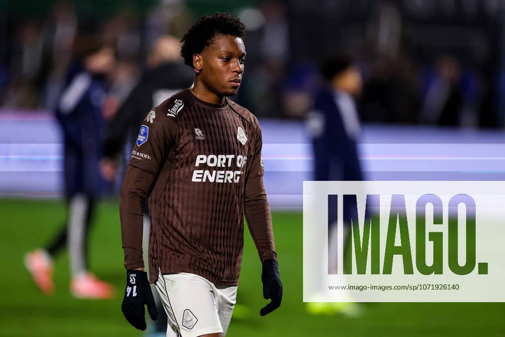 , MACÂ³PARK Stadion , season 2025 2026 , Dutch Eredivisie Football , match between PEC Zwolle and Telstar , picture shows Telstar-player Neville Ogidi Nwankwo looks dejected PEC - Telstar x201222181x