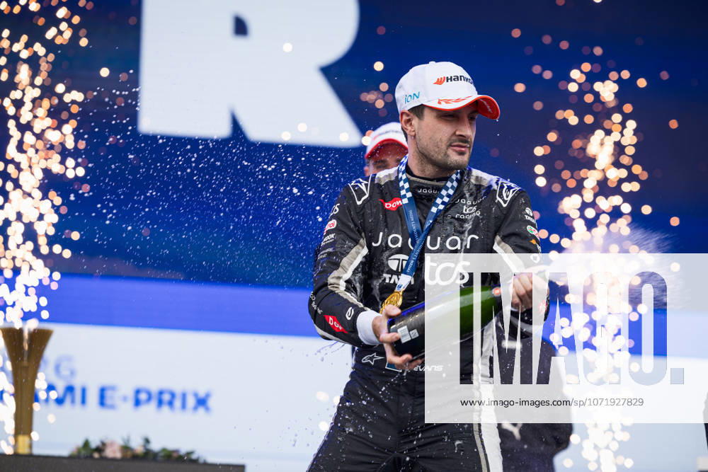 2026 FORMULA E MIAMI ePRIX EVANS Mitch (nzl), Jaguar TCS Racing, Jaguar I-Type 7, portrait podium during the Miami ePrix, 3rd round of the 2025-26 ABB FIA Formula E World Championship, WM, Weltmeisterschaft on the Miami International Autodrome from January 29 to 31, 2026 in Miami Gardens, Florida, United States of America -
