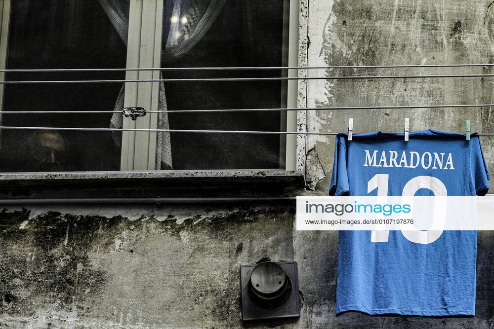 Bilder des Jahres 2020, News 11 November November 30, 2020, Napoli, CAMPANIA, ITALIA: 01 12 2020 Naples, the Neapolitans continue to remember Maradona in many parts of the city Napoli ITALIA - ZUMAs236 20201130_zap_s236_119