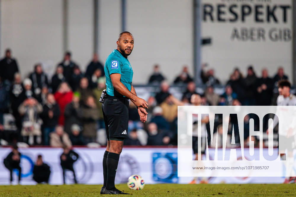 Jonah Besong Referee GER, SC Verl vs VfB Stuttgart II, Football, 3 Liga, 22 Matchday, Season 2025 2026, 01 02 2026 DFL Regulations prohibit any use of photographers as image sequences and or quasi video GER, SC Verl vs VfB Stuttgart II, Football, 3 Liga, 22 Matchday, Season 2025 2026, 01 02 2026 Verl