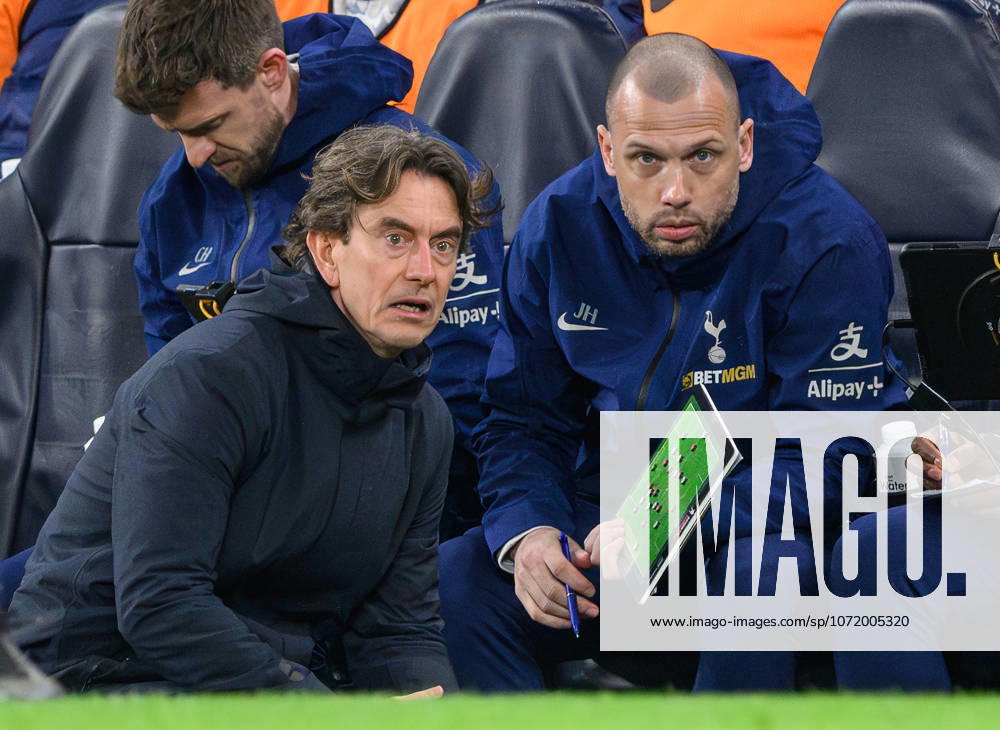 01 Feb 2026 - Tottenham v Manchester City - Premier League - Tottenham Hotspur Stadium - London. Tottenham v Manchester City - Premier League - Tottenham Hotspur Stadium - London. Tottenham Manager Thomas Frank and his Assistant John Heitinga Picture : Mark Pain LONDON England