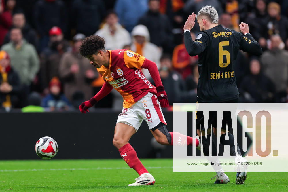 2026-02-01 Galatasaray SK v Kayserispor - Trendyol Super Lig ISTANBUL, TURKEY - FEBRUARY 1: Gabriel Sara of Galatasaray SK, Semih Guler of Kayserispor during the Trendyol Super Lig match between Galatasaray SK and Kayserispor at Rams Park Stadium on February 1, 2026 in Istanbul, Turkey. (Photo by BSR Agency) Istanbul Turkey Content not available for redistribution in The Netherlands directly or indirectly through any third parties.