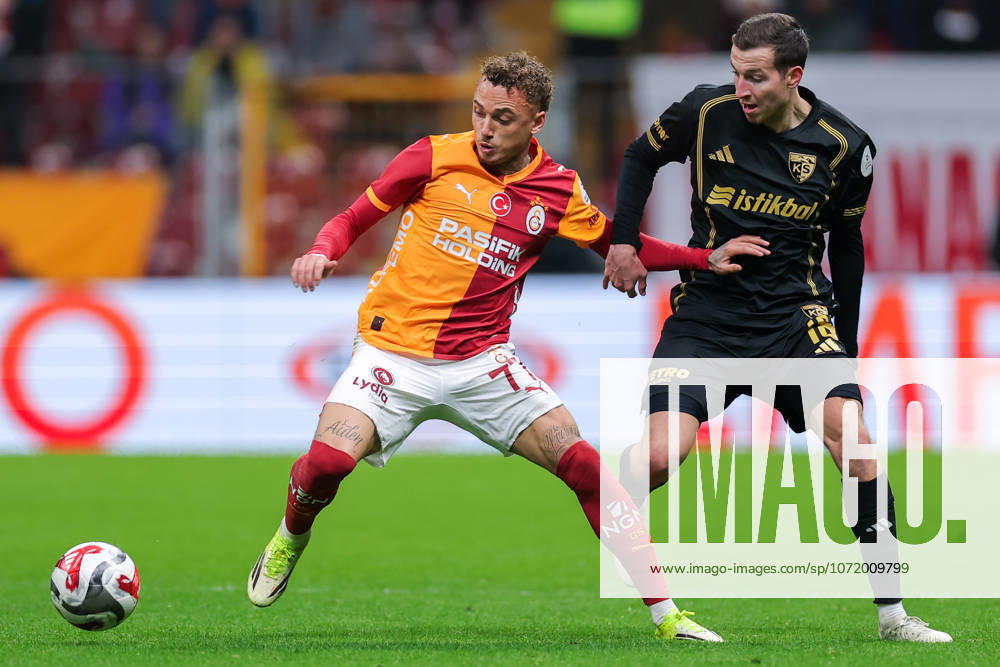 2026-02-01 Galatasaray SK v Kayserispor - Trendyol Super Lig ISTANBUL, TURKEY - FEBRUARY 1: Noa Lang of Galatasaray SK battles for the ball with Denis Makarov of Kayserispor during the Trendyol Super Lig match between Galatasaray SK and Kayserispor at Rams Park Stadium on February 1, 2026 in Istanbul, Turkey. (Photo by BSR Agency) Istanbul Turkey Content not available for redistribution in The Netherlands directly or indirectly through any third parties.