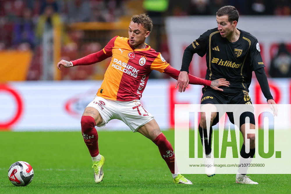 2026-02-01 Galatasaray SK v Kayserispor - Trendyol Super Lig ISTANBUL, TURKEY - FEBRUARY 1: Noa Lang of Galatasaray SK battles for the ball with Denis Makarov of Kayserispor during the Trendyol Super Lig match between Galatasaray SK and Kayserispor at Rams Park Stadium on February 1, 2026 in Istanbul, Turkey. (Photo by BSR Agency) Istanbul Turkey Content not available for redistribution in The Netherlands directly or indirectly through any third parties.