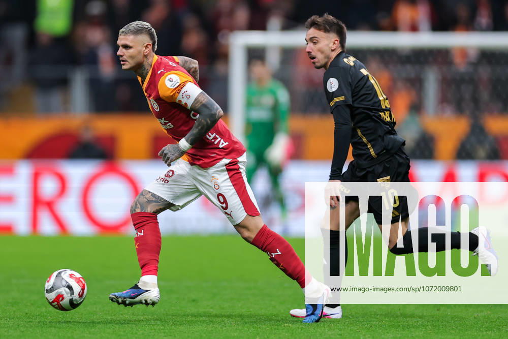 2026-02-01 Galatasaray SK v Kayserispor - Trendyol Super Lig ISTANBUL, TURKEY - FEBRUARY 1: Mauro Icardi of Galatasaray SK battles for the ball with Joao Mendes of Kayserispor during the Trendyol Super Lig match between Galatasaray SK and Kayserispor at Rams Park Stadium on February 1, 2026 in Istanbul, Turkey. (Photo by BSR Agency) Istanbul Turkey Content not available for redistribution in The Netherlands directly or indirectly through any third parties.