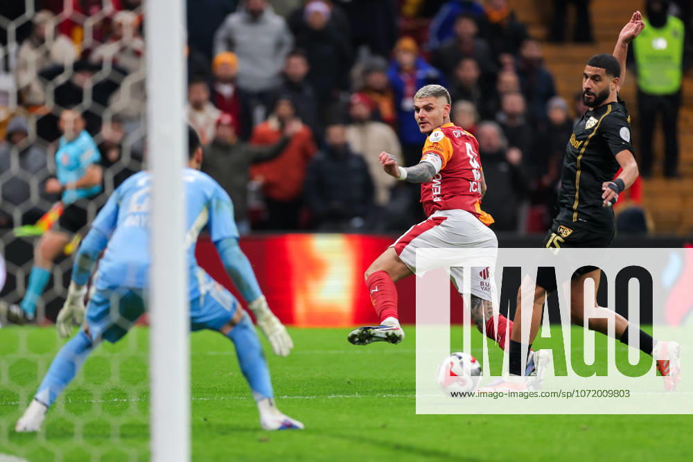2026-02-01 Galatasaray SK v Kayserispor - Trendyol Super Lig ISTANBUL, TURKEY - FEBRUARY 1: Mauro Icardi of Galatasaray SK, Youssef Ait Bennasser of Kayserispor during the Trendyol Super Lig match between Galatasaray SK and Kayserispor at Rams Park Stadium on February 1, 2026 in Istanbul, Turkey. (Photo by BSR Agency) Istanbul Turkey Content not available for redistribution in The Netherlands directly or indirectly through any third parties.