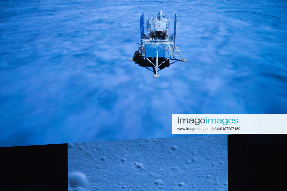 (201201) -- BEIJING, Dec. 1, 2020 -- Photo taken at Beijing Aerospace Control Center (BACC) in Beijing on Dec. 1, 2020 shows the Chang e-5 spacecraft landing on the moon. China s Chang e-5 spacecraft successfully landed on the near side of the moon late Tuesday and sent back images, the China National Space Administration (CNSA) announced. At 11:11 p.m., the spacecraft landed at the preselected landing area near 51.8 degrees west longitude and 43.1 degrees north latitude, said the CNSA. During the landing process, the cameras aboard the lander took images of the landing area, said the CNSA. ) (EyesonSci)CHINA-CHANG E-5-LANDING ON MOON (CN) JinxLiwang