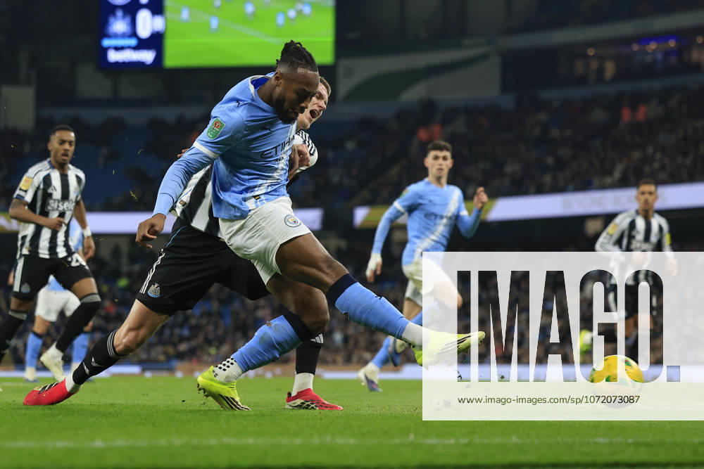 Manchester City v Newcastle United, EFL Cup, Semi Final Second Leg Antione Semenyo (42) of Manchester City has a shot on goal during the EFL Cup semi-final 2nd leg match between Manchester City and Newcastle United at the Etihad Stadium, Manchester, UK on 4 February 2026. Manchester Etihad Stadium Manchester UK Editorial use only DataCo restrictions apply See www.football-dataco.com ,