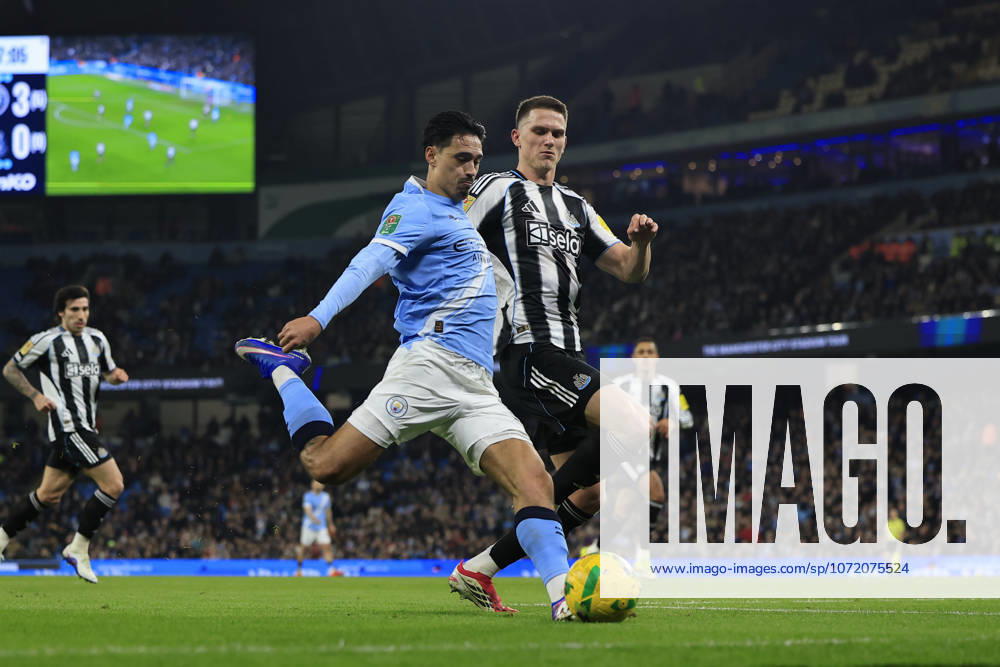 Manchester City v Newcastle United, EFL Cup, Semi Final Second Leg Tijjani Reijnders (4) of Manchester City has a shot on goal during the EFL Cup semi-final 2nd leg match between Manchester City and Newcastle United at the Etihad Stadium, Manchester, UK on 4 February 2026. Manchester Etihad Stadium Manchester UK Editorial use only DataCo restrictions apply See www.football-dataco.com ,