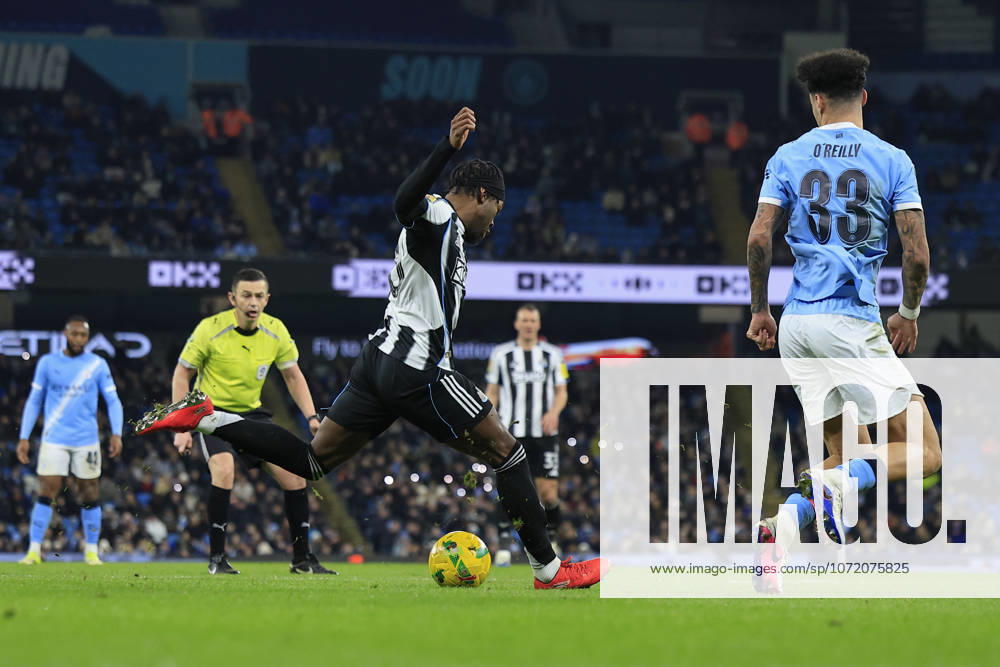 Manchester City v Newcastle United, EFL Cup, Semi Final Second Leg Anthony Elanga (20) of Newcastle United scores to make it 3-1 during the EFL Cup semi-final 2nd leg match between Manchester City and Newcastle United at the Etihad Stadium, Manchester, UK on 4 February 2026. Manchester Etihad Stadium Manchester UK Editorial use only DataCo restrictions apply See www.football-dataco.com ,