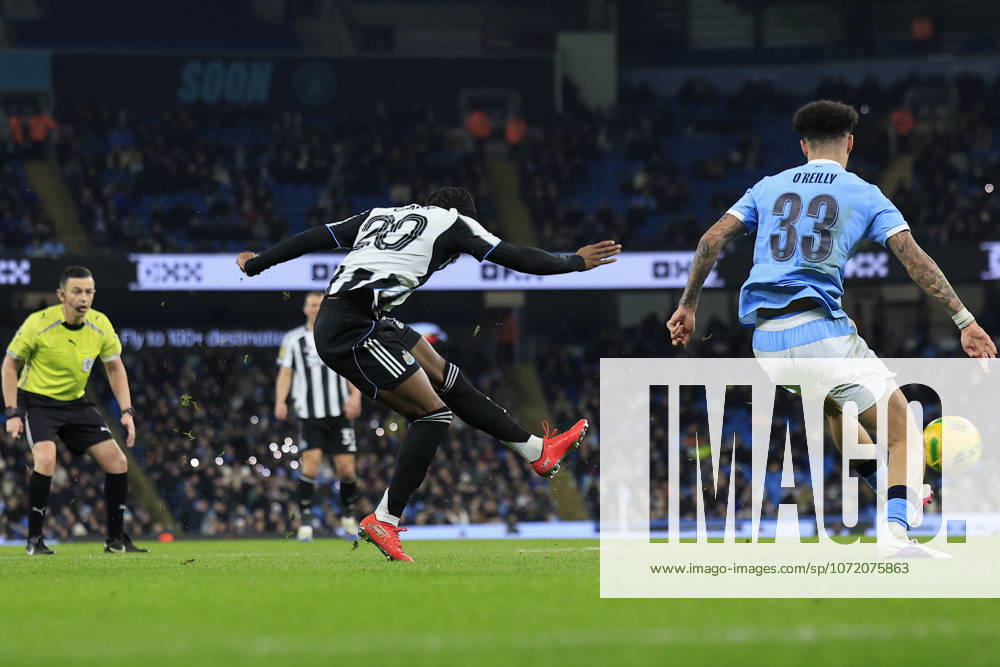 Manchester City v Newcastle United, EFL Cup, Semi Final Second Leg Anthony Elanga (20) of Newcastle United scores to make it 3-1 during the EFL Cup semi-final 2nd leg match between Manchester City and Newcastle United at the Etihad Stadium, Manchester, UK on 4 February 2026. Manchester Etihad Stadium Manchester UK Editorial use only DataCo restrictions apply See www.football-dataco.com ,