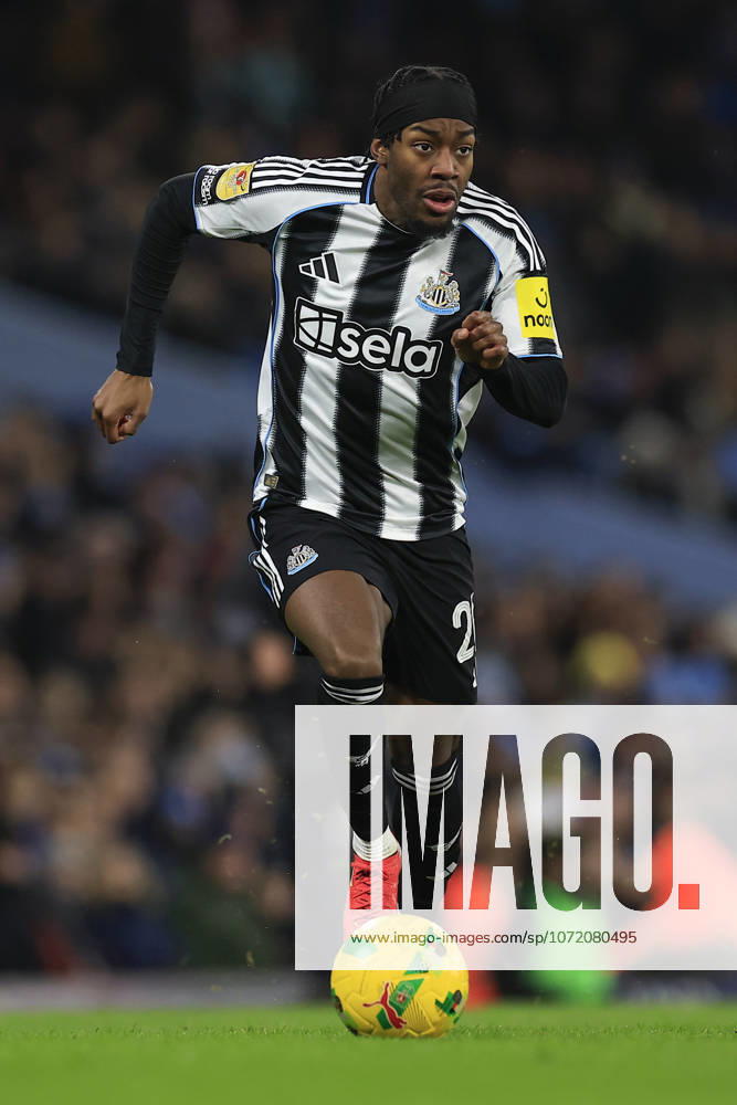 Manchester City v Newcastle United, EFL Cup, Semi Final Second Leg Anthony Elanga (20) of Newcastle United runs with the ball during the EFL Cup semi-final 2nd leg match between Manchester City and Newcastle United at the Etihad Stadium, Manchester, UK on 4 February 2026. Manchester Etihad Stadium Manchester UK Editorial use only DataCo restrictions apply See www.football-dataco.com ,