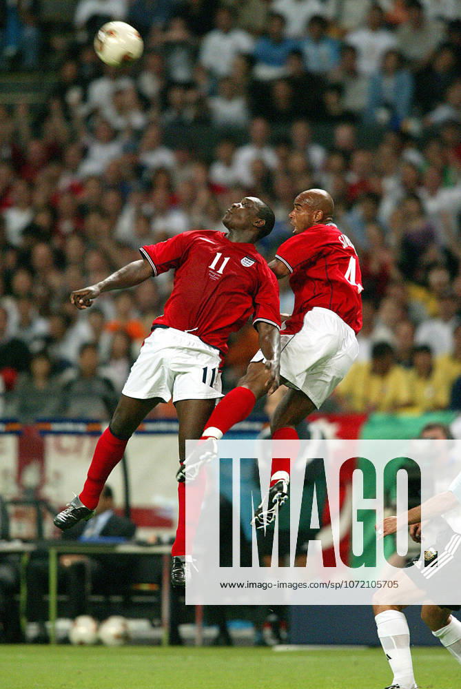 Argentina V England, FIFA World Cup, WM, Weltmeisterschaft, Fussball Finals 2002 Group F Trevor Sinclair of England and Emile Heskey of England challenge during the FIFA World Cup Finals 2002 Group F match between Argentina and England at Sapporo Dome on June 7, 2002 in Sapporo, Japan. Sapporo Sapporo Dome Japan Japan