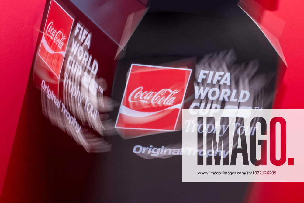 PORTO, PORTUGAL - FEBRUARY 06: Coca Cola providing a tour for around the world with the trophy during the FIFA World Cup, WM, Weltmeisterschaft, Fussball Original Trophy Tour 2026 at Estadio do Dragao on February 6, 2026 in Porto, Portugal Porto Portugal - ZUMAl192 20260206_zsp_l192_001