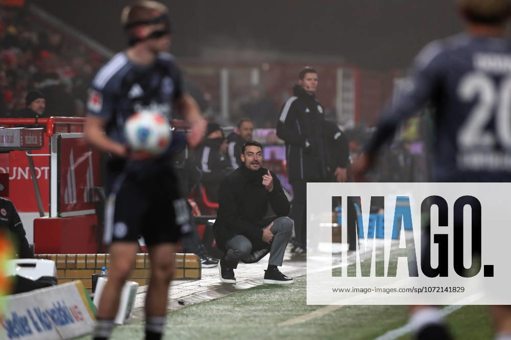 Soccer 1 Bundesliga, Union Berlin Eintracht Frankfurt v l Coach Albert Riera Eintracht Frankfurt Berlin