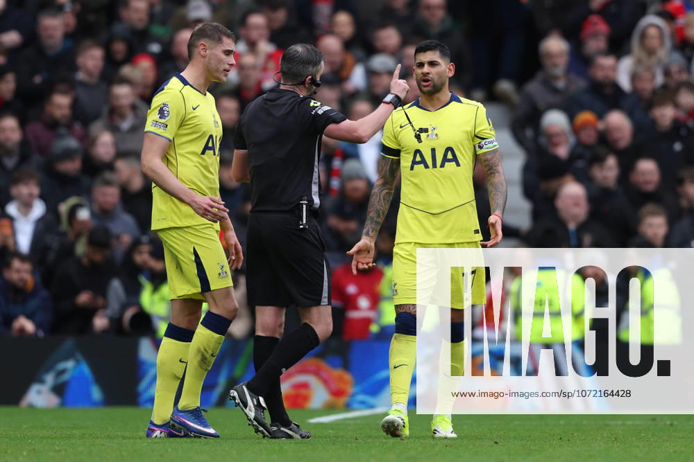 Manchester United, ManU v Tottenham Hotspur - Premier League Cristian Romero of Tottenham Hotspur is sent off by referee Michael Oliver during the Premier League match between Manchester United and Tottenham Hotspur at Old Trafford on February 7, 2026 in Manchester, England. WARNING! This Photograph May Only Be Used For Newspaper And Or Magazine Editorial Purposes. May Not Be Used For Publications Involving 1 player, 1 Club Or 1 Competition Without Written Authorisation From Football DataCo Ltd. For Any Queries, Please Contact Football DataCo Ltd on +44 (0) 207 864 9121 Manchester Old Trafford England United Kingdom