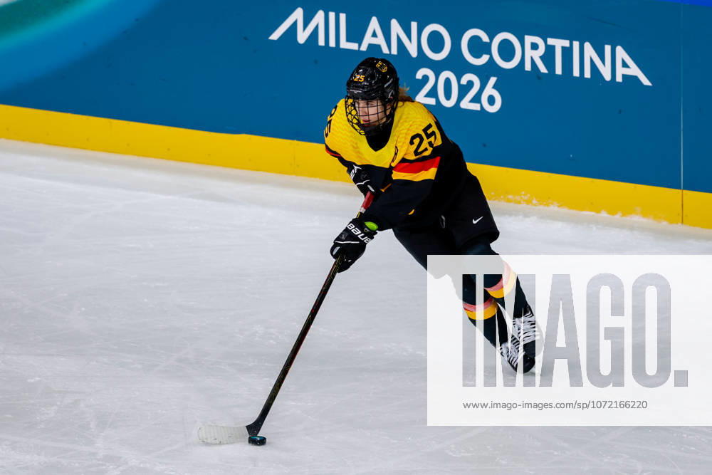 2026-02-07 Ice hockey, Eishockey - Milano Cortina 2026 Winter Olympics - Day 1 MILAN, ITALY - FEBRUARY 7: Laura Kluge of Germany competing in the Germany v Japan match during Day 1 of Ice Hockey - Milano Cortina 2026 Winter Olympics at Milano Rho Ice Hockey Arena on February 7, 2026 in Milan, Italy. (Photo by Joris Verwijst BSR Agency) Milan Italy Content not available for redistribution in The Netherlands directly or indirectly through any third parties.