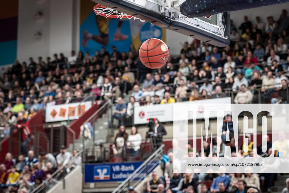 Feature, Symbol Basketball falls through basket in the MHP Arena Ludwigsburg GER, MHP Riesen vs BMA365 Bamberg Baskets, Basketball Bundesliga, easycredit BBL, 19 Matchday, Season 2025 2026, 07 02 2026 GER, MHP Riesen vs BMA365 Bamberg Baskets, Basketball Bundesliga, easycredit BBL, 19 Matchday, Season 2025 2026, 07 02 2026 Ludwigsburg