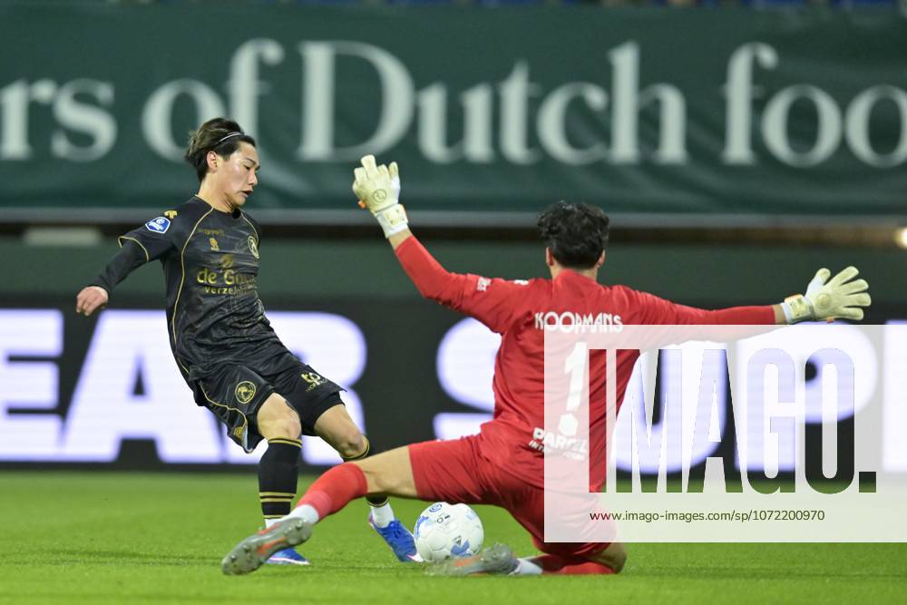 , Fortuna Sittard Stadium , season 2025 2026 , Dutch Eredivisie football , match between Fortuna Sittard and Sparta , picture shows , Sparta player Shunsuke Mito, Fortuna Sittard goalkeeper Luuk Koopmans Fortuna Sittard - Sparta x201377016x