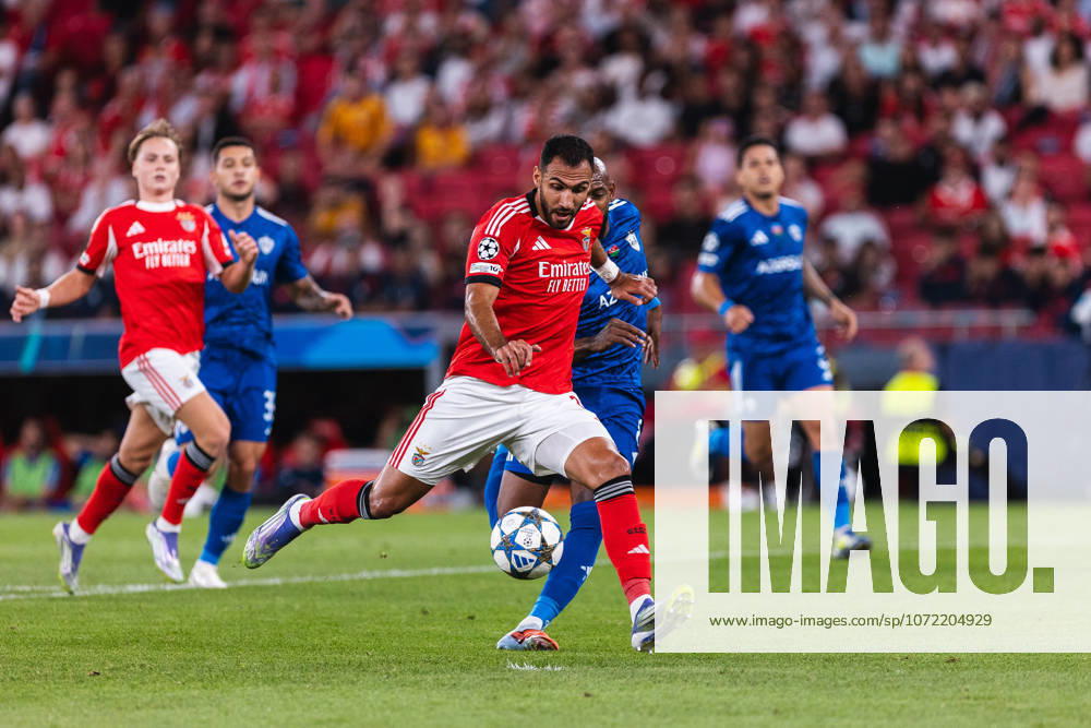 SL Benfica v Qarabg - UEFA Champions League 2025 26 League Phase MD1 LISBOA, PORTUGAL - SEPTEMBER 16: Vangelis Pavlidis of SL Benfica shoots to goal during the UEFA Champions League 2025 26 League Phase MD1 match between SL Benfica and Qarabag at Estadio da Luz on September 16, 2025 in Lisboa, Portugal. (Photo by Rodrigo Moreira RSM Press via Photo Players Images Magara press) Lisboa Estadio da Luz Portugal