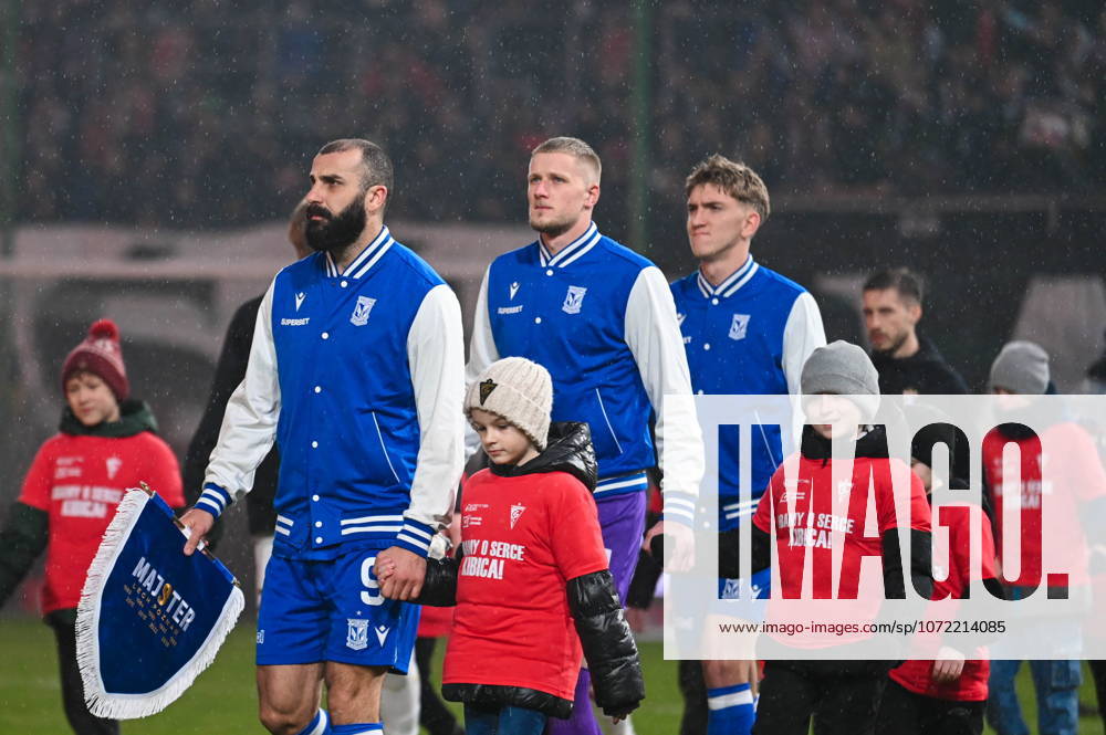 ZABRZE 07.02.2026 MECZ 20. KOLEJKA PKO BP EKSTRAKLASA SEZON 2025 26 --- POLISH FOOTBALL TOP LEAGUE MATCH IN ZABRZE: GORNIK ZABRZE - LECH POZNAN MIKAEL ISHAK BARTOSZ MROZEK FOT.WIKTOR FARYNA 400MM.PL NEWSPIX.PL --- newspix.pl