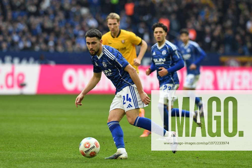 Adil Aouchiche FC Schalke 04 in action, on the ball, single action during the 2 Bundesliga match between FC Schalke 04 and SG Dynamo Dresden, Veltins Arena on 07 February 2026 in Gelsenkirchen, Germany Photo by Ralf Treese DeFodi Images Adil Aouchiche FC Schalke 04 controls the ball during the 2 Bundesliga match between FC Schalke 04 and SG Dynamo Dresden at Veltins Arena on February 7, 2026 in Gelsenkirchen, Germany Photo by Ralf Treese DeFodi Images